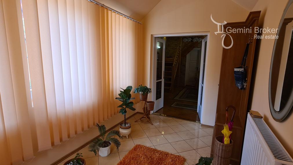 Znížená cena! Sátoraljaújhely - 6 izbový rodinný dom pre náročných v centre so súkromím