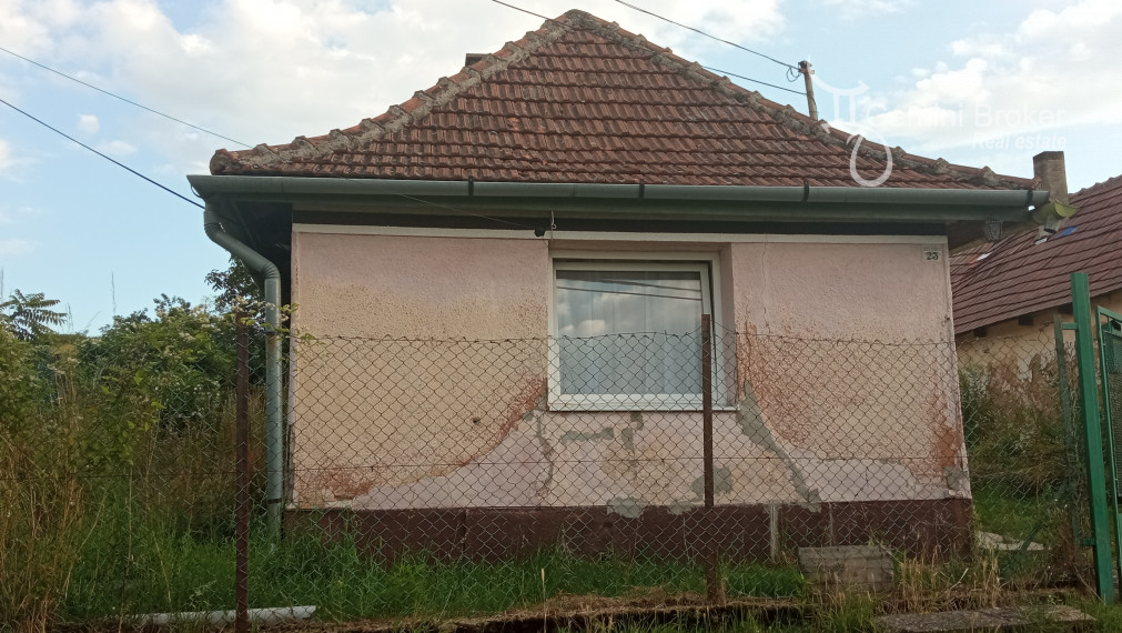 GEMINIBROKER v obci Gönc ponúka na predaj 1,5 izbový dom s malým pozemkom