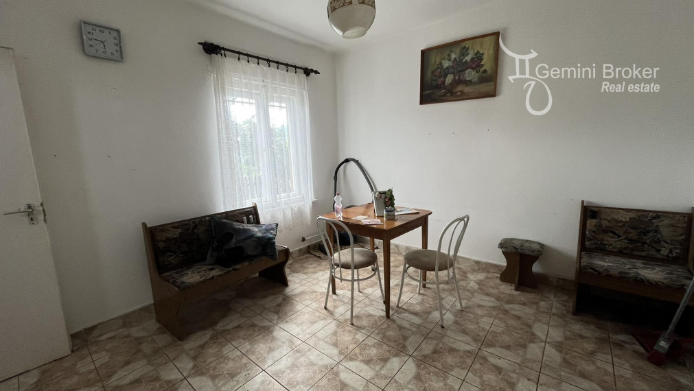 PERKUPA- 5 izbový poschodový dom v pôvodnom stave