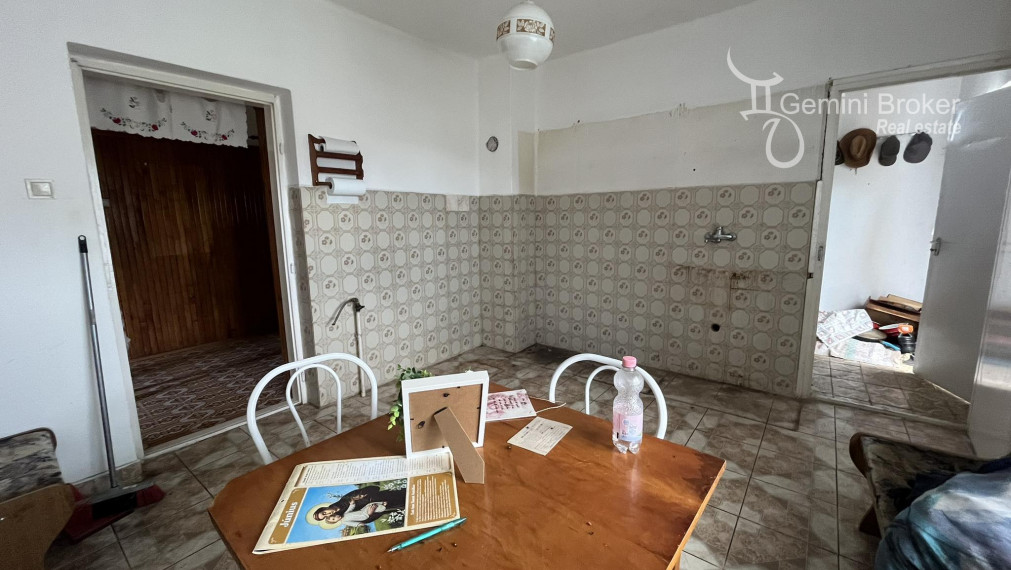 PERKUPA- 5 izbový poschodový dom v pôvodnom stave