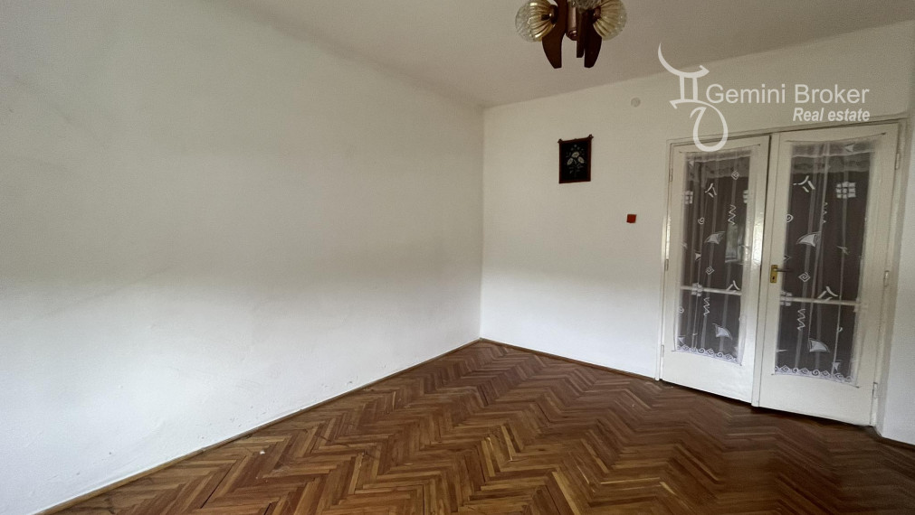 PERKUPA- 5 izbový poschodový dom v pôvodnom stave