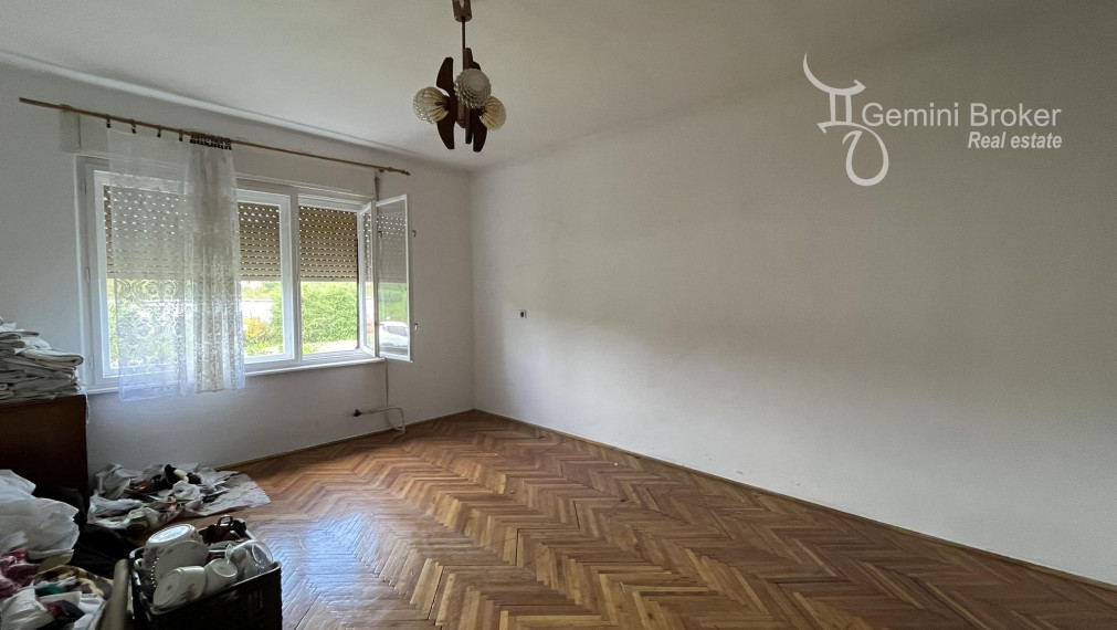 PERKUPA- 5 izbový poschodový dom v pôvodnom stave