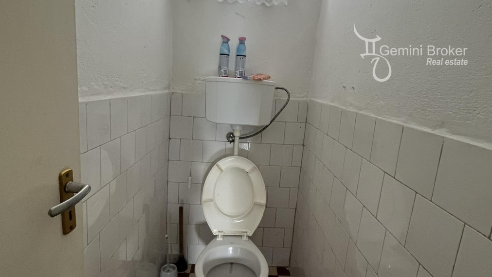 PERKUPA- 5 izbový poschodový dom v pôvodnom stave