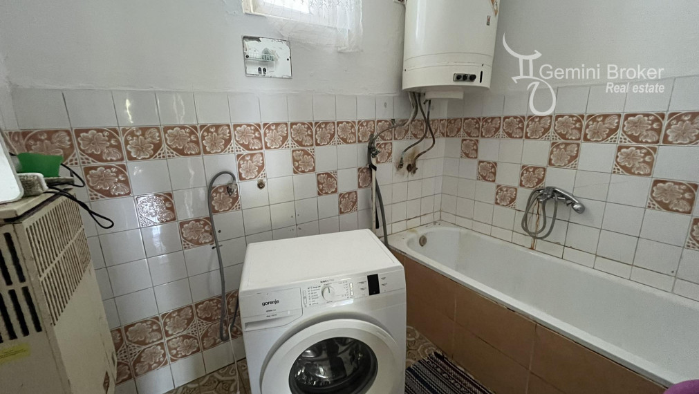 PERKUPA- 5 izbový poschodový dom v pôvodnom stave