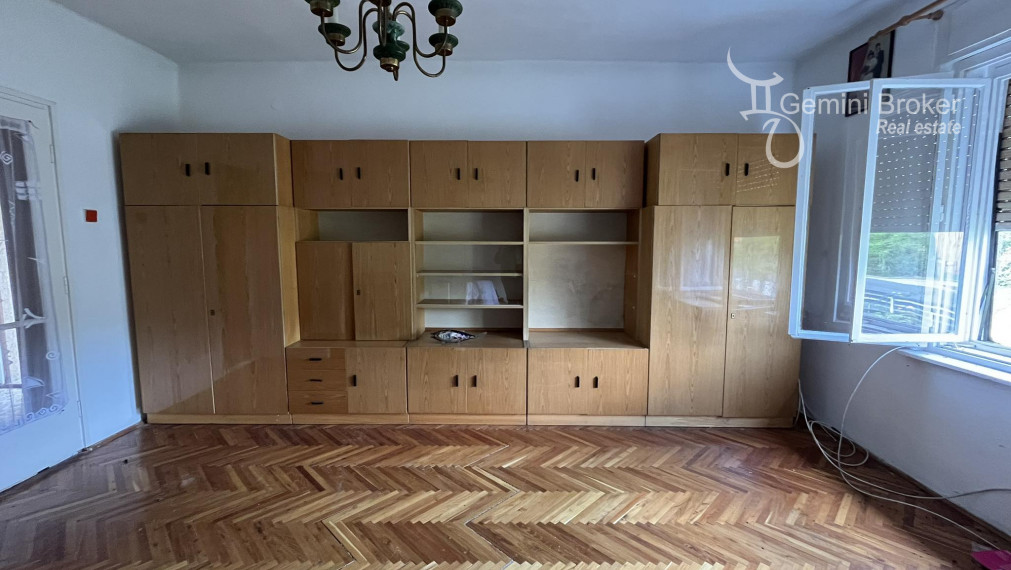 PERKUPA- 5 izbový poschodový dom v pôvodnom stave