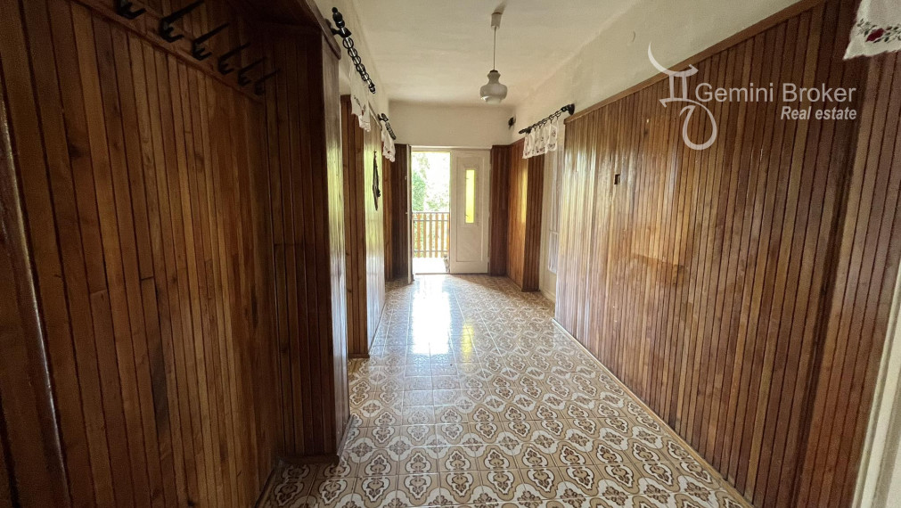 PERKUPA- 5 izbový poschodový dom v pôvodnom stave