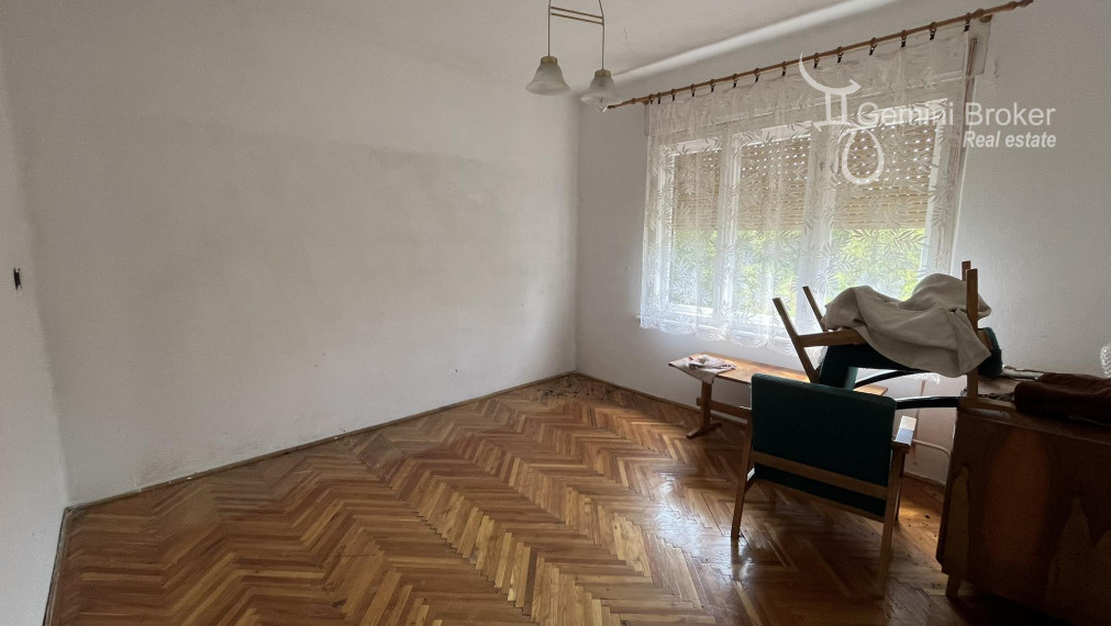 PERKUPA- 5 izbový poschodový dom v pôvodnom stave