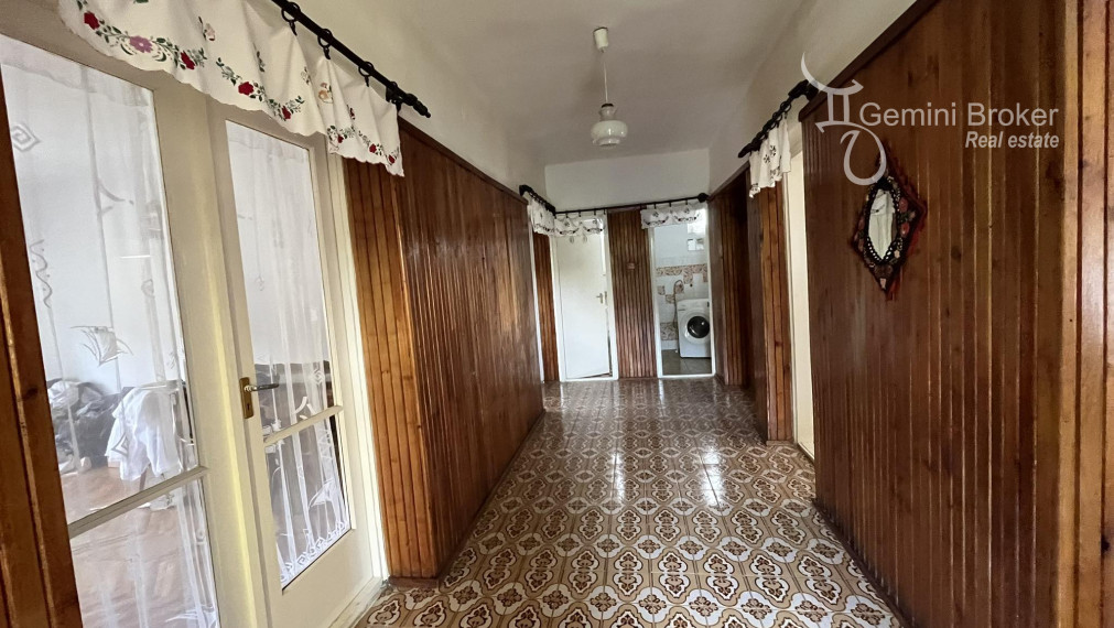 PERKUPA- 5 izbový poschodový dom v pôvodnom stave