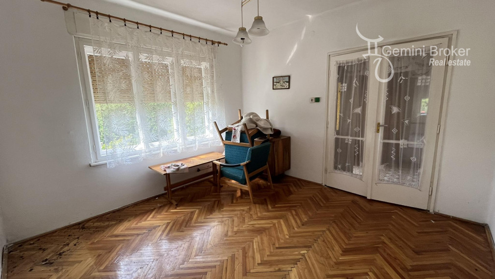 PERKUPA- 5 izbový poschodový dom v pôvodnom stave