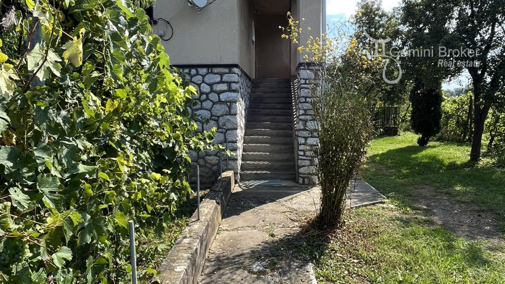 PERKUPA- 5 izbový poschodový dom v pôvodnom stave