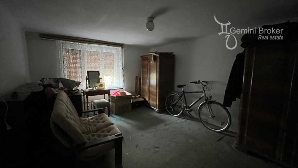 PERKUPA- 5 izbový poschodový dom v pôvodnom stave