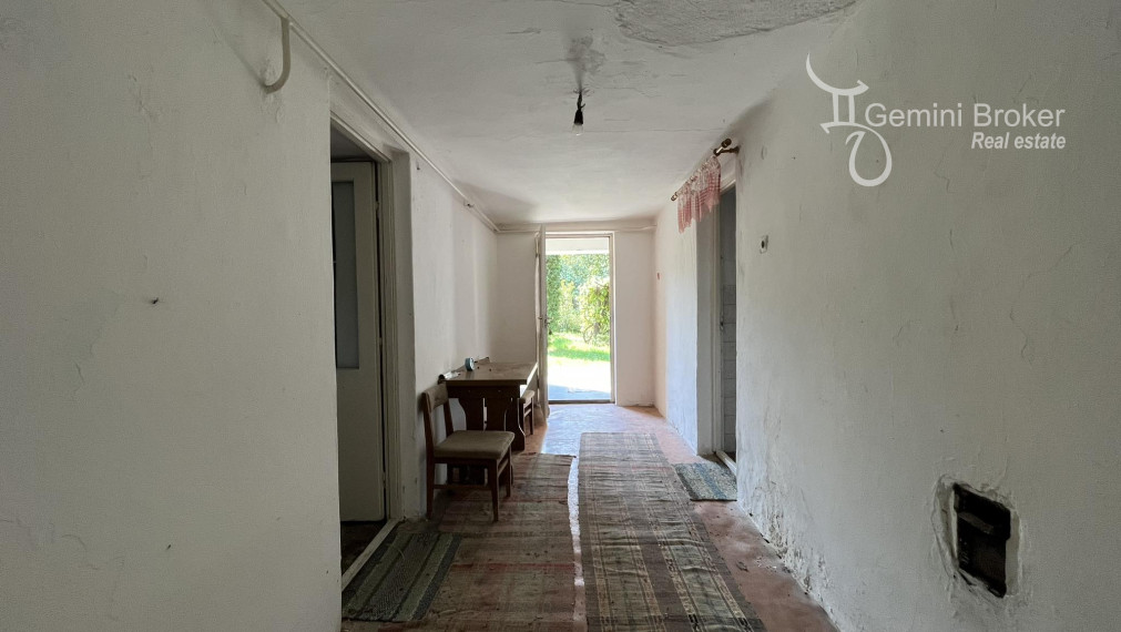 PERKUPA- 5 izbový poschodový dom v pôvodnom stave