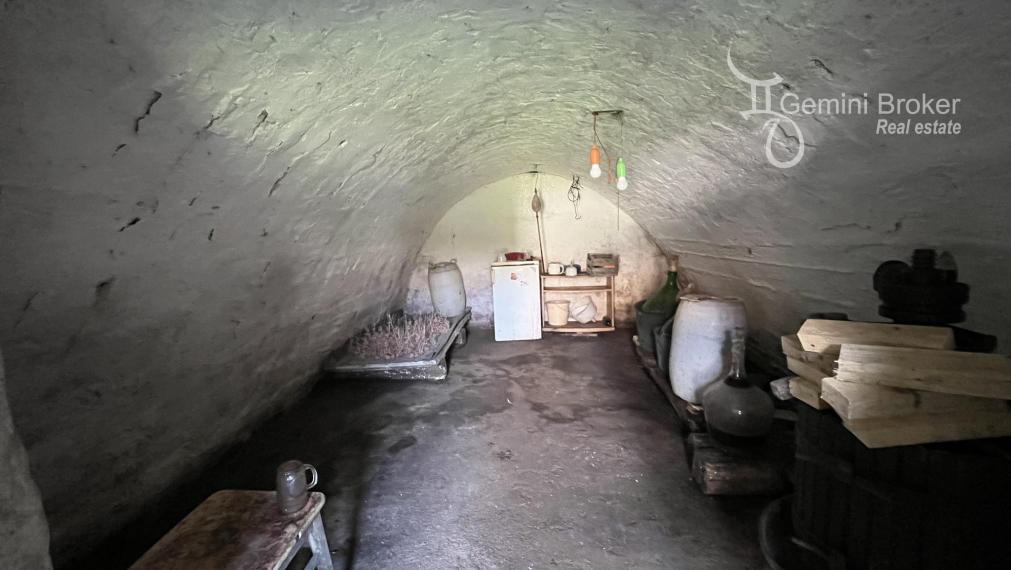 PERKUPA- 5 izbový poschodový dom v pôvodnom stave