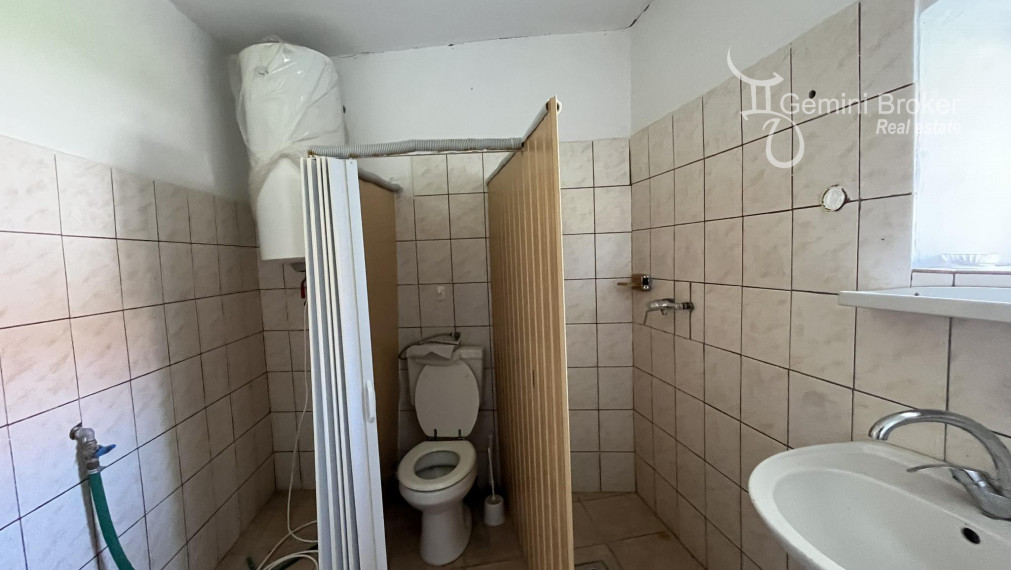 Felsőtelekes-  Dva domy na jednom pozemku čiastočne prerobené