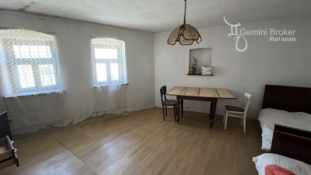 Felsőtelekes-  Dva domy na jednom pozemku čiastočne prerobené