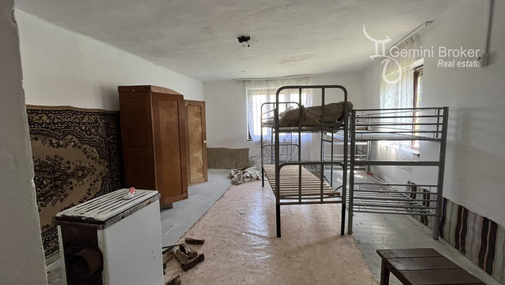 Felsőtelekes-  Dva domy na jednom pozemku čiastočne prerobené