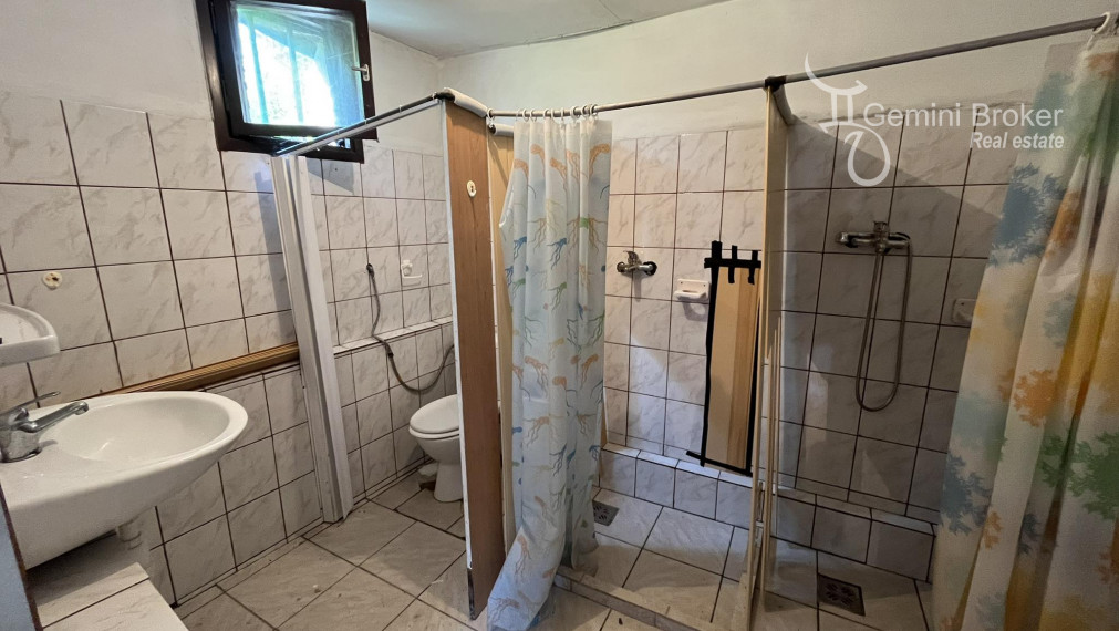 Felsőtelekes-  Dva domy na jednom pozemku čiastočne prerobené