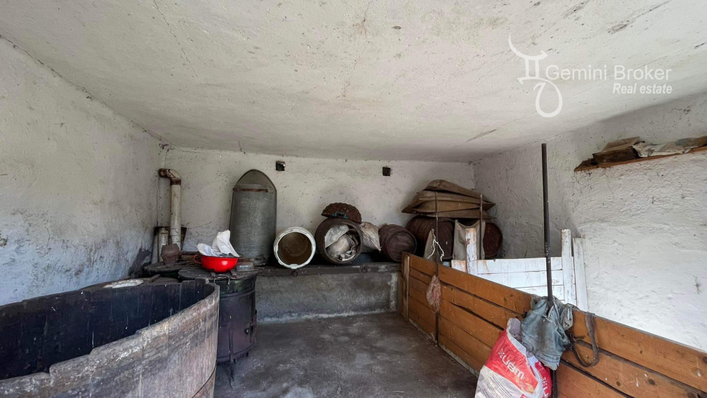 KOMJÁTI- 4 izbový rodinný dom v pôvodnom stave