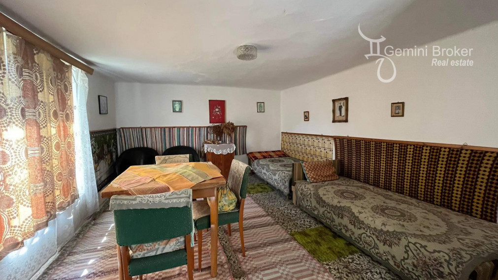 KOMJÁTI- 4 izbový rodinný dom v pôvodnom stave