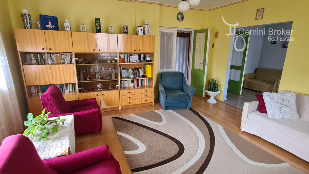 HOLLÓHÁZA - 4 izbový dom vhodný na bývanie, tiché prostredie, krásny výhľad