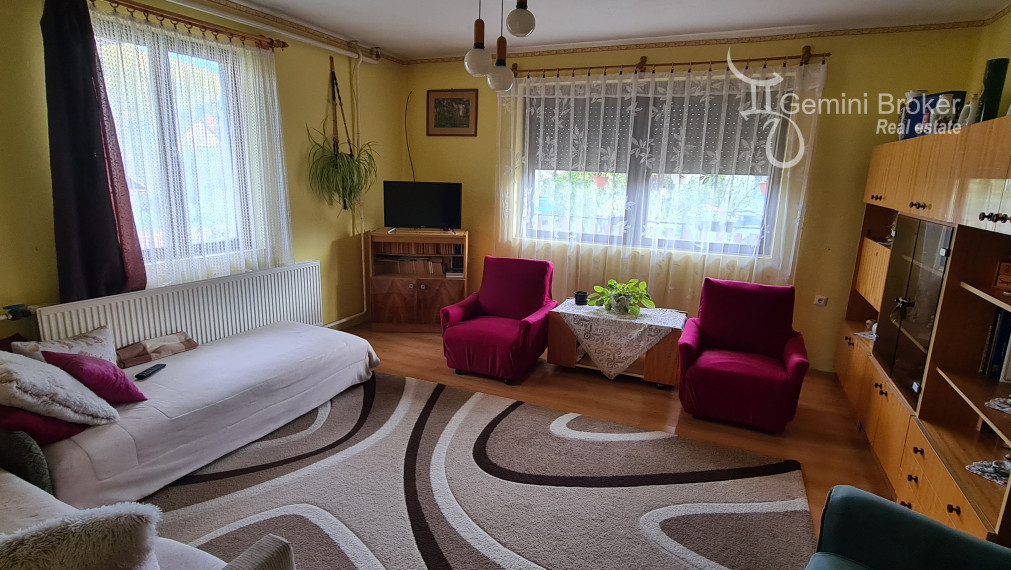 HOLLÓHÁZA - 4 izbový dom vhodný na bývanie, tiché prostredie, krásny výhľad