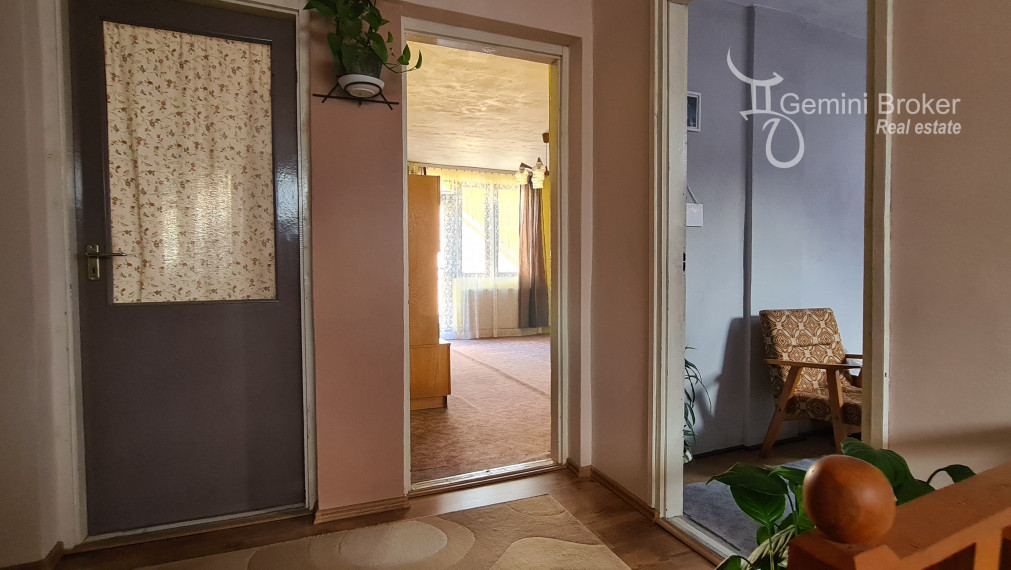 HOLLÓHÁZA - 4 izbový dom vhodný na bývanie, tiché prostredie, krásny výhľad