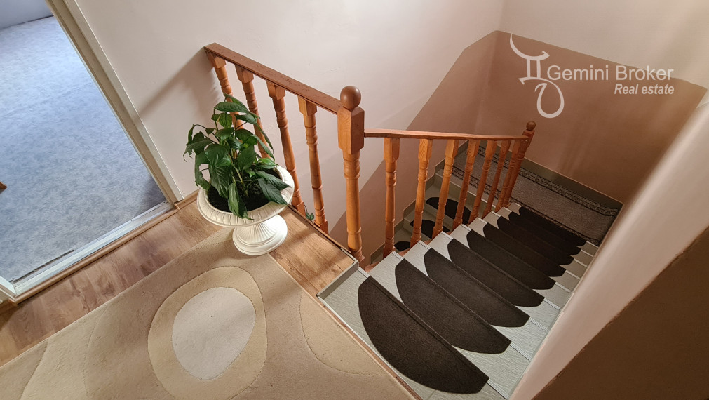 HOLLÓHÁZA - 4 izbový dom vhodný na bývanie, tiché prostredie, krásny výhľad