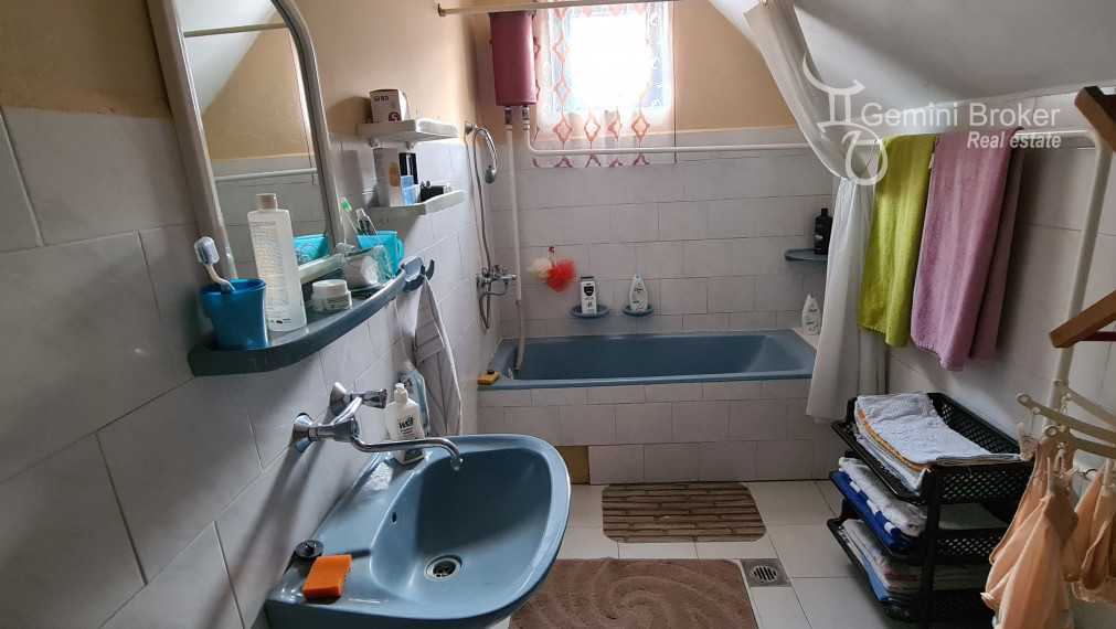 HOLLÓHÁZA - 4 izbový dom vhodný na bývanie, tiché prostredie, krásny výhľad