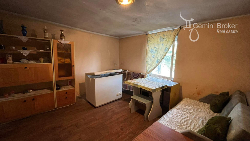 FELSŐTELEKES- 2 izbová chalupa pri prameni