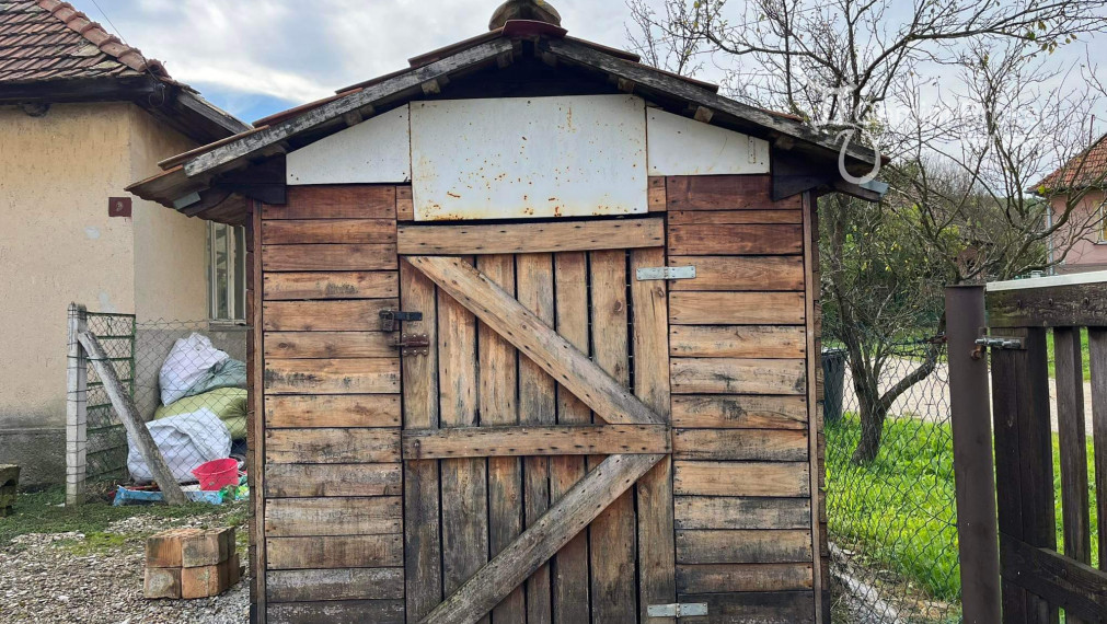 FELSŐTELEKES- 2 izbová chalupa pri prameni