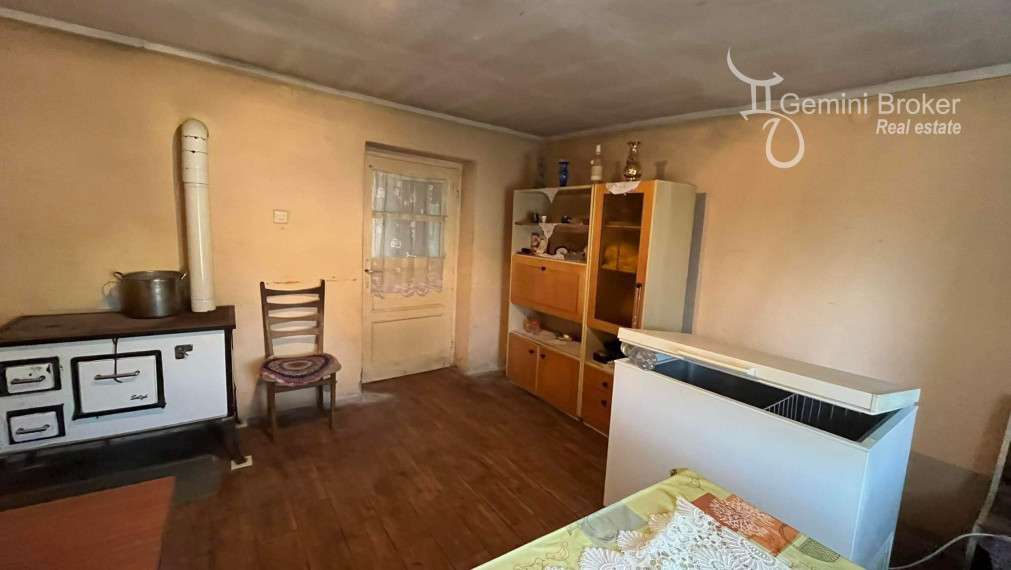 FELSŐTELEKES- 2 izbová chalupa pri prameni