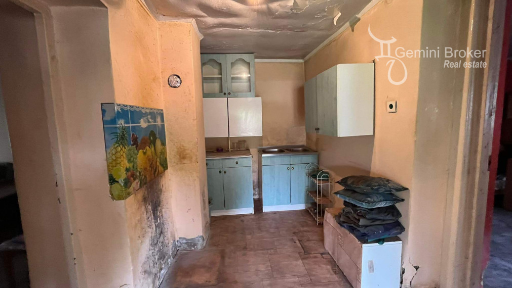 FELSŐTELEKES- 2 izbová chalupa pri prameni