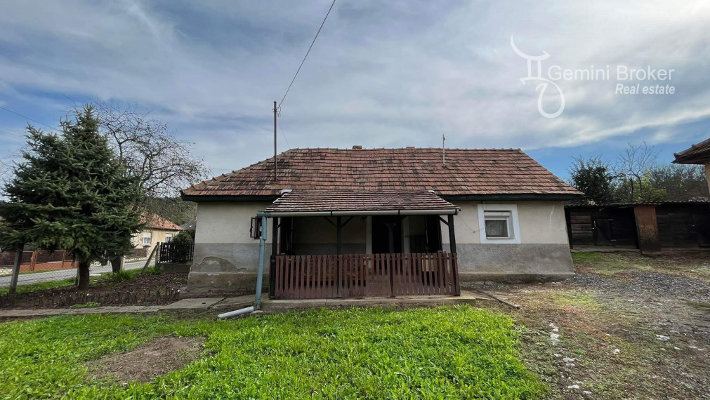 FELSŐTELEKES- 2 izbová chalupa pri prameni