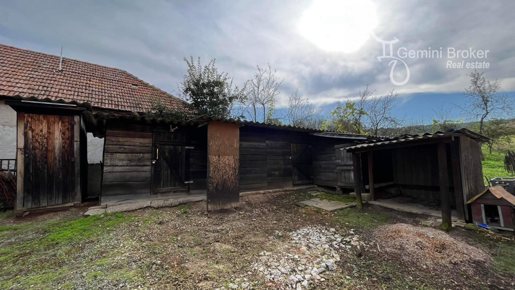 FELSŐTELEKES- 2 izbová chalupa pri prameni