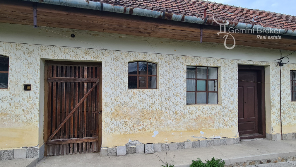 Füzérkomlós 2a1/2 izbový vidiecky dom s veľkou záhradou a stodolou