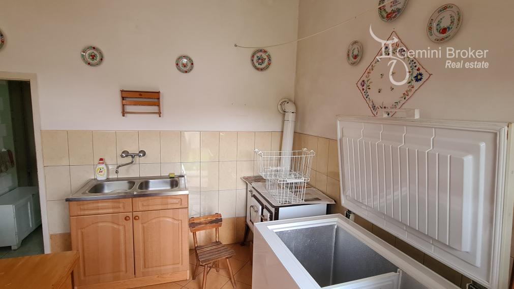 Füzérkomlós 2a1/2 izbový vidiecky dom s veľkou záhradou a stodolou