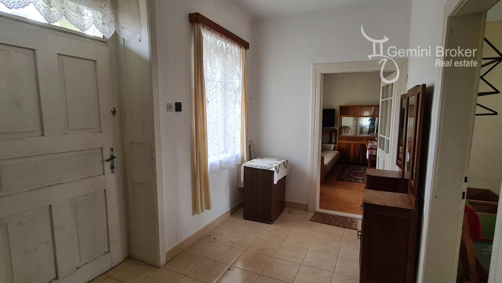 Füzérkomlós 2a1/2 izbový vidiecky dom s veľkou záhradou a stodolou