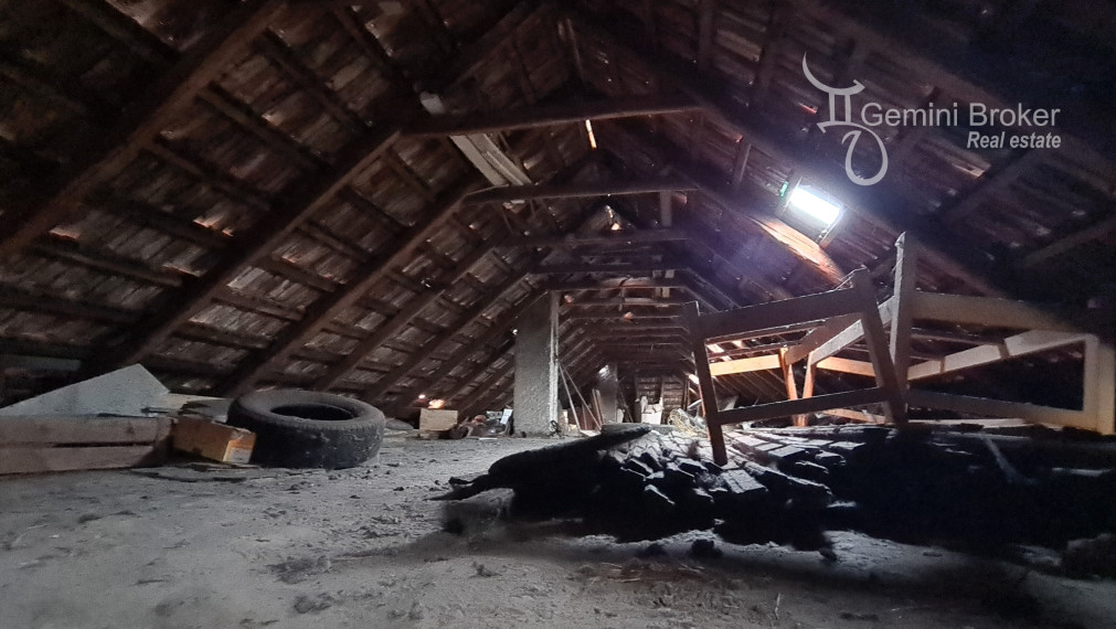 Füzérkomlós 2a1/2 izbový vidiecky dom s veľkou záhradou a stodolou