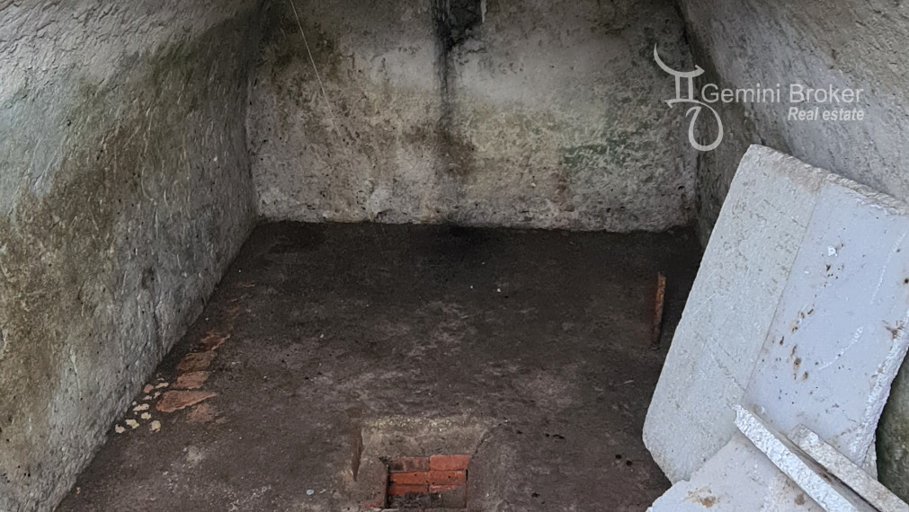 Füzérkomlós 2a1/2 izbový vidiecky dom s veľkou záhradou a stodolou