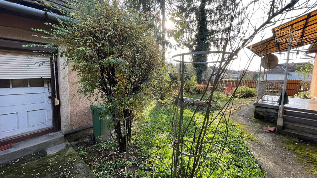 TORNASZENTJAKAB- 3 izbový rodinný dom s letnou kuchyňou