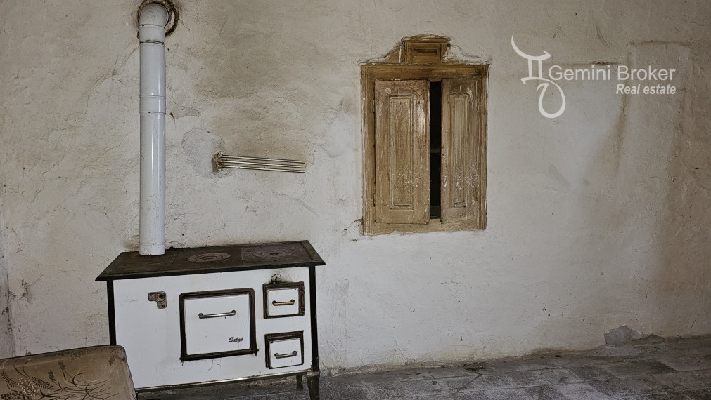 Vilyvitány - gazdovský dom v pôvodnom stave s veľkým pozemkom