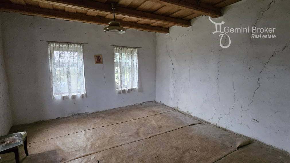 Vilyvitány - gazdovský dom v pôvodnom stave s veľkým pozemkom