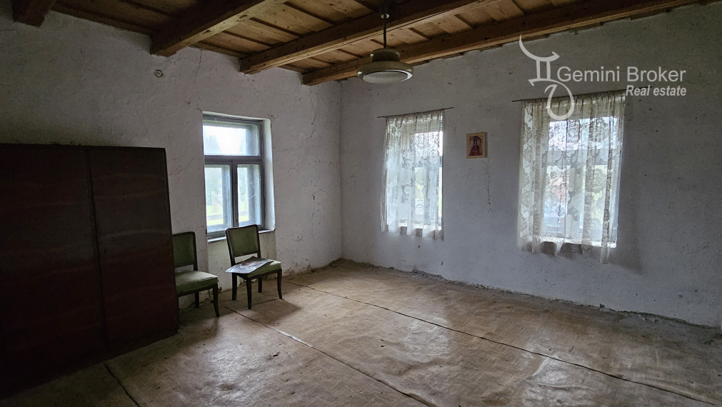 Vilyvitány - gazdovský dom v pôvodnom stave s veľkým pozemkom