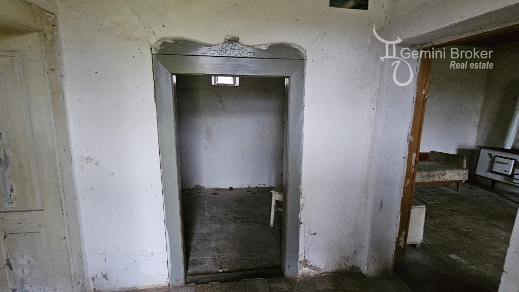 Vilyvitány - gazdovský dom v pôvodnom stave s veľkým pozemkom