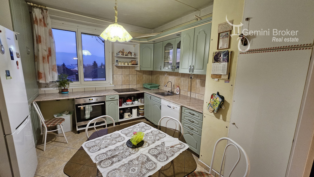 ZNÍŽENÁ CENA!! Slovenské Nové Mesto - Sátoraljaújhely 3 izbový veľký slnečný byt