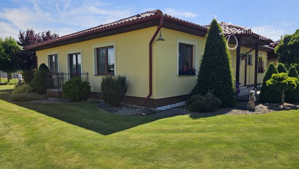 Péder, Nadčasový zariadený bungalov 200m2 30á pozemok