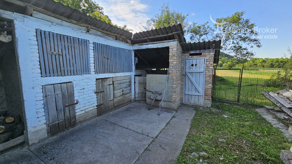 Perkupa - 3 izbový rodinný dom vo výbornom stave na krásnom pozemku 27á