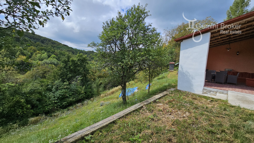 Vágáshuta - dva domy na jednom pozemku, panoramatický výhľad