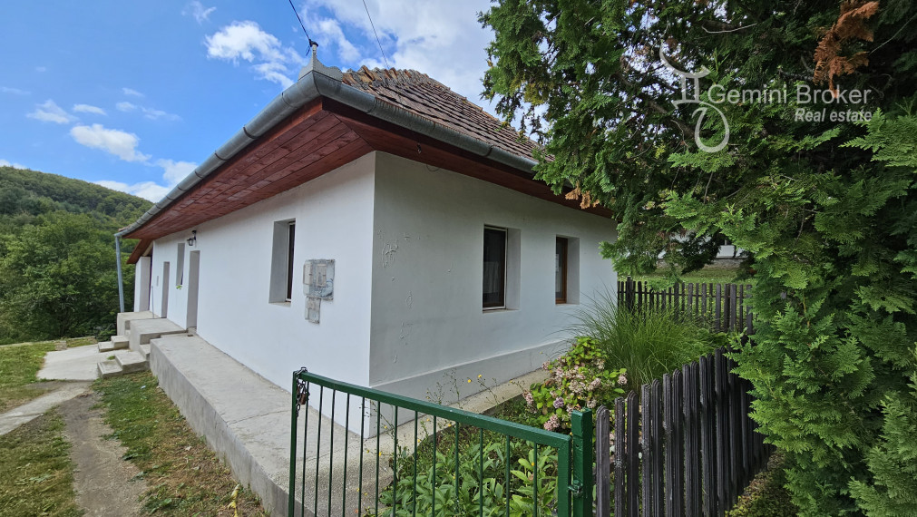 Vágáshuta - dva domy na jednom pozemku, panoramatický výhľad