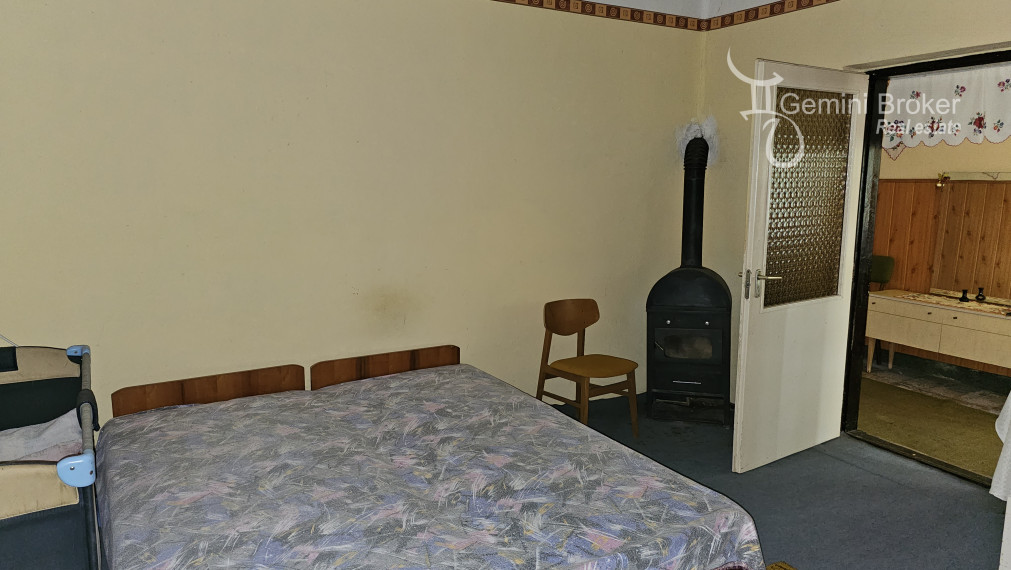 Vágáshuta - 3 izbový rodinný dom, pôvodný stav, nádherné prostredie